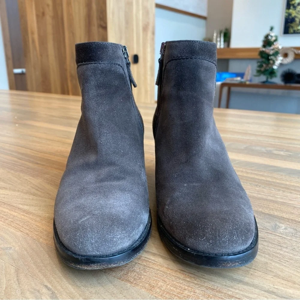 Aquatalia - Women’s Grey Suede Ankle heel Boots, Size 7